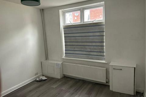 3 bedroom terraced house to rent, Claude Street, Manchester M8