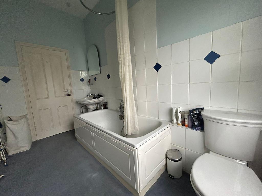 Bathroom 2 6 park cr