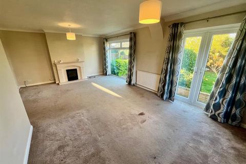 3 bedroom semi-detached house to rent, Ratcliff Lawns Southam Cheltenham
