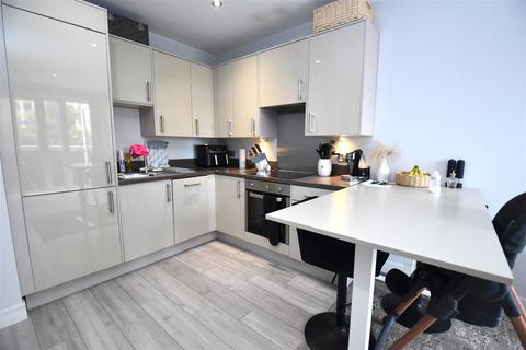 1 bedroom apartment for sale, Victoria Avenue, Southend-On-Sea