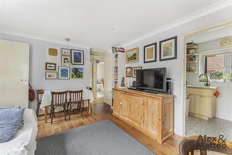 2 bedroom flat for sale, Somerford Way, Canada Water, SE16
