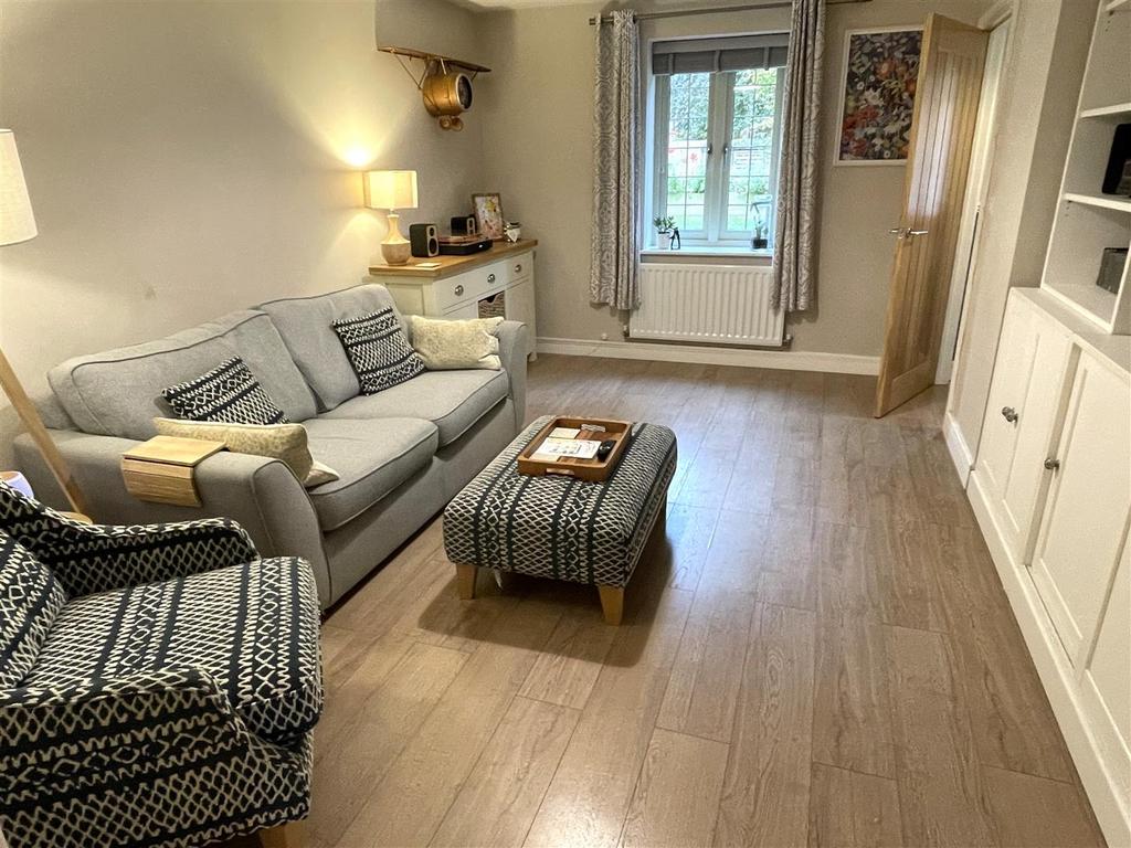 Sitting room alt.JPG