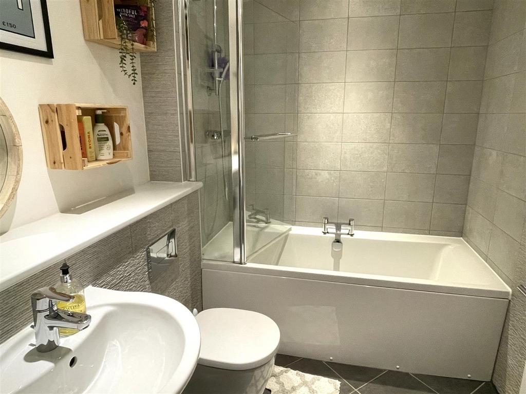 Bathroom.JPG