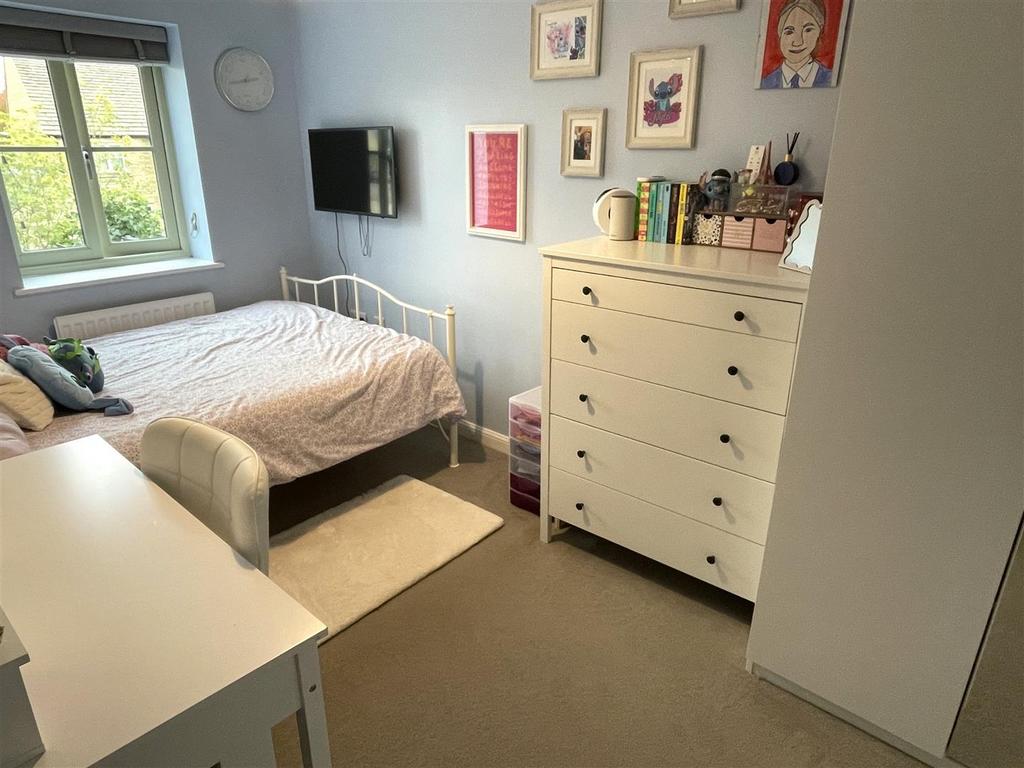 Bedroom 2.JPG