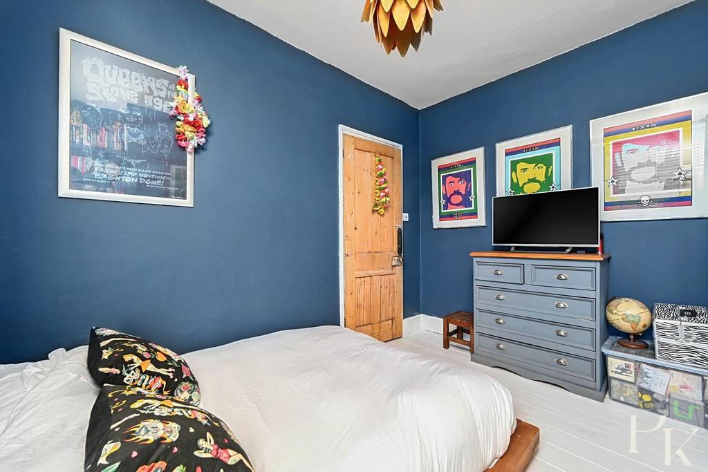 72 Montgomery St BN3 (14).jpg