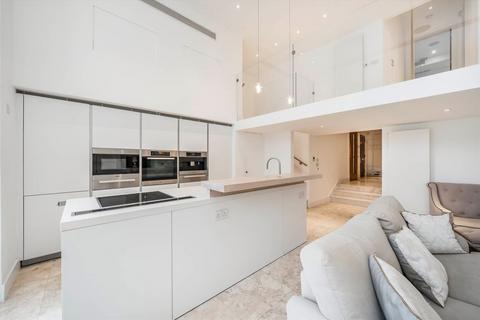 4 bedroom flat to rent, Hyde Park Gate, London SW7