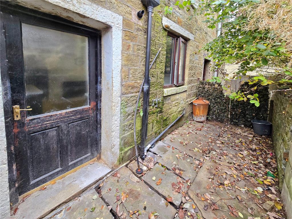 Rear Patio Yard