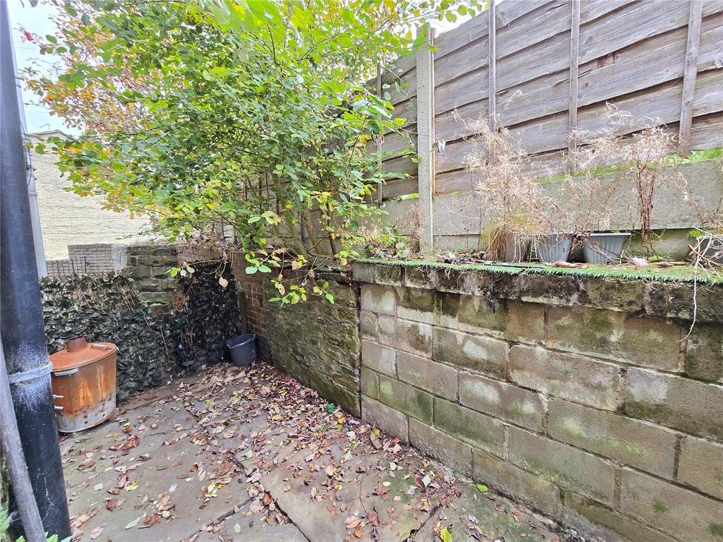 Rear Patio Yard