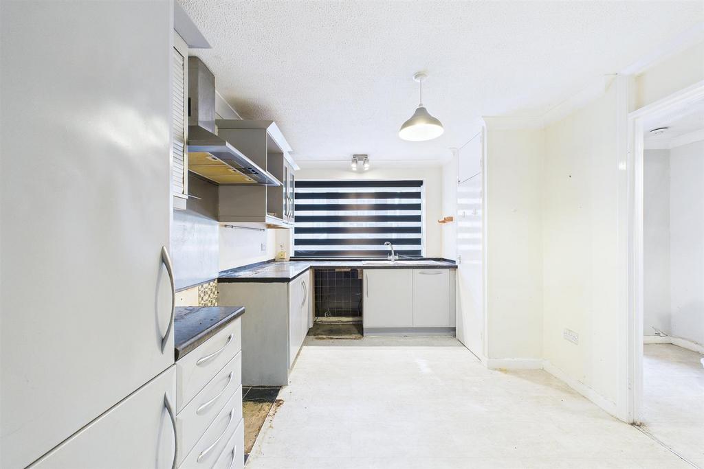 Kitchen 2.jpg