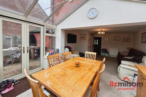 3 bedroom end of terrace house for sale, Brunt Lane, Swadlincote DE11