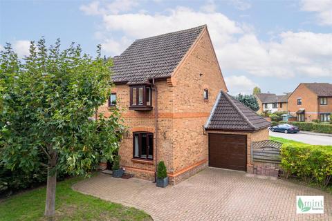 3 bedroom end of terrace house for sale, Guernsey Close, Guildford GU4