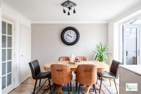 3 bedroom end of terrace house for sale, Guernsey Close, Guildford GU4