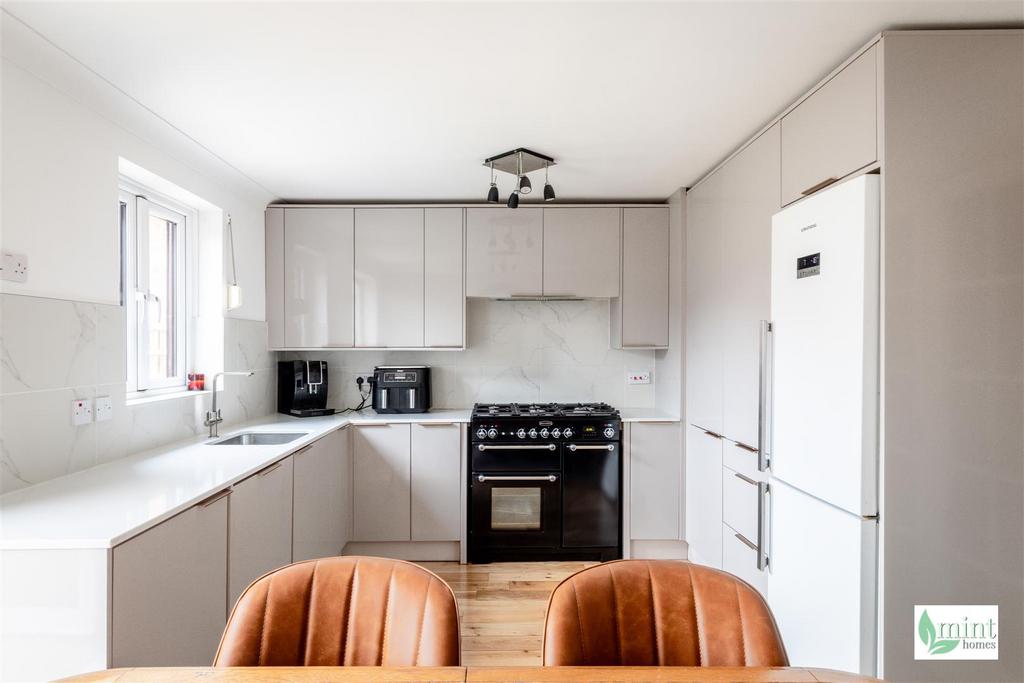 Watermark - 24 Guernsey Close-16.jpg