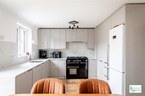 3 bedroom end of terrace house for sale, Guernsey Close, Guildford GU4