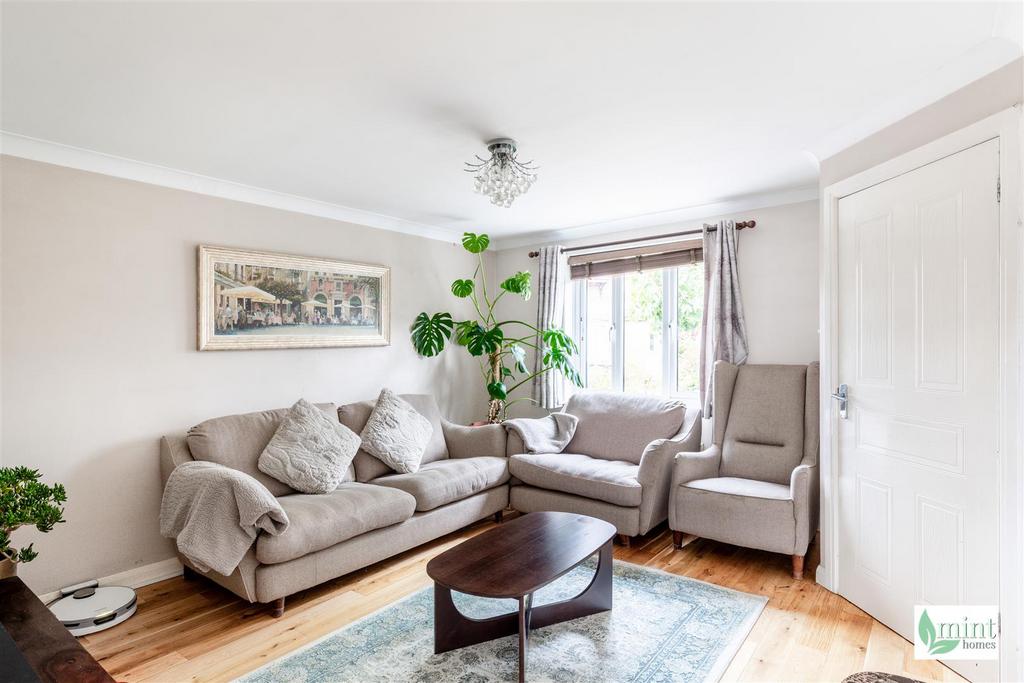 Watermark - 24 Guernsey Close-10.jpg