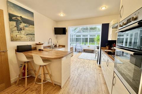 3 bedroom detached house for sale, Malincroft, Mapplewell, Barnsley