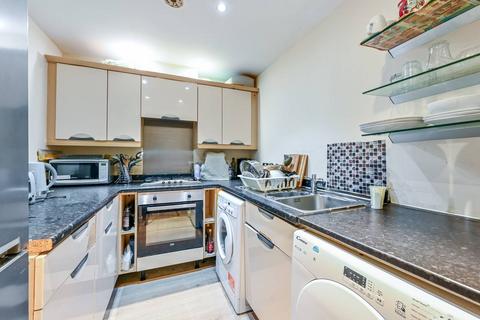 2 bedroom flat for sale, Southwold Road, E5, Clapton, London, E5