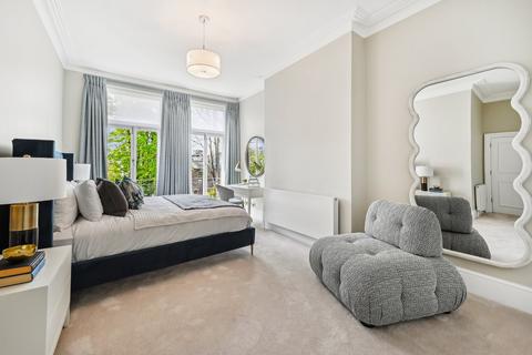 4 bedroom flat to rent, Gloucester Road, South Kensington, London