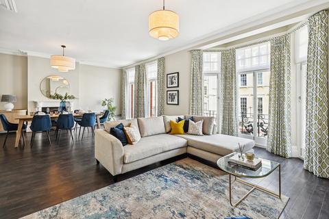 4 bedroom flat to rent, Gloucester Road, South Kensington, London