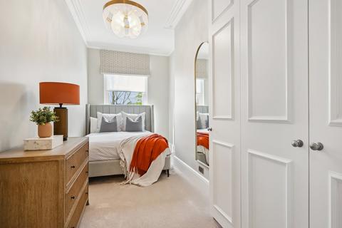 4 bedroom flat to rent, Gloucester Road, South Kensington, London