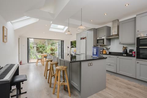 5 bedroom end of terrace house for sale, Gladstone Road, London SW19
