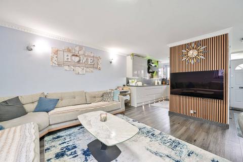 3 bedroom flat for sale, Mona Road, Nunhead, London, SE15