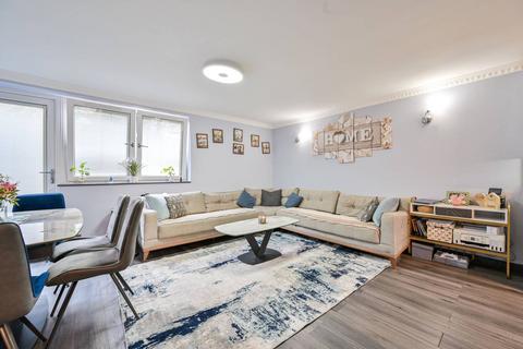 3 bedroom flat for sale, Mona Road, Nunhead, London, SE15
