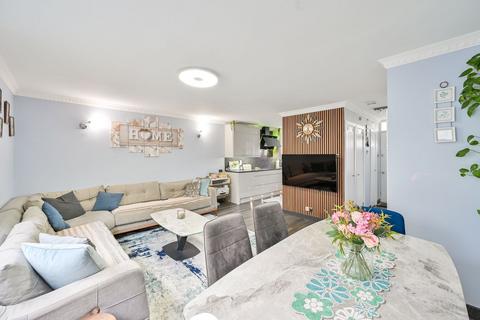 3 bedroom flat for sale, Mona Road, Nunhead, London, SE15