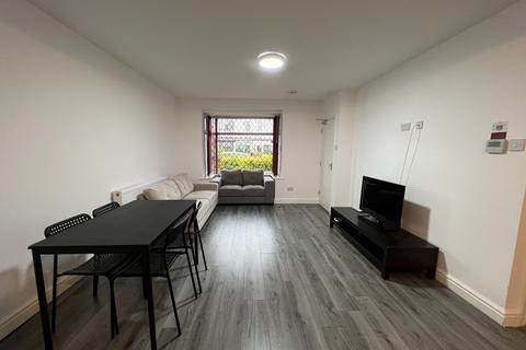 5 bedroom semi-detached house to rent, Edgeworth Drive, Manchester
