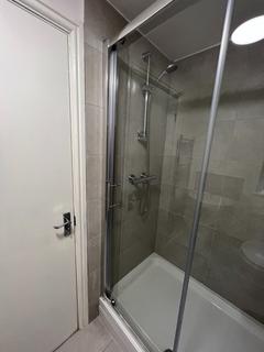 5 bedroom semi-detached house to rent, Edgeworth Drive, Manchester
