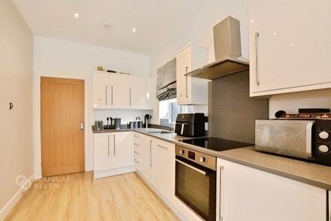 2 bedroom semi-detached bungalow to rent, Briscoe Road Rainham RM13