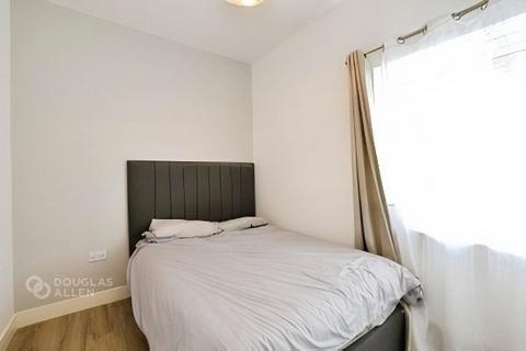 2 bedroom semi-detached bungalow to rent, Briscoe Road Rainham RM13