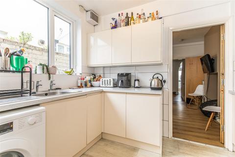6 bedroom terraced house to rent, Brading Road, Brighton