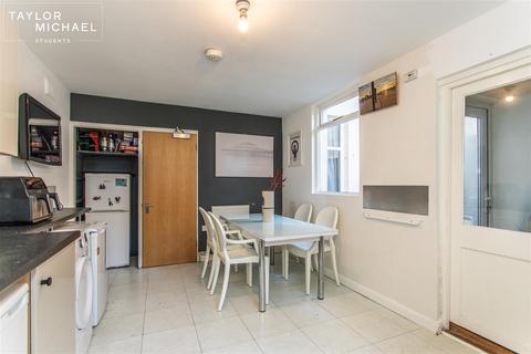 6 bedroom terraced house to rent, Hollingbury Road, Brighton