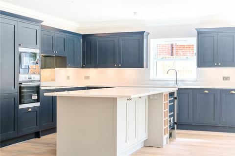 5 bedroom detached house to rent, Peliforde Place, Woking, GU22
