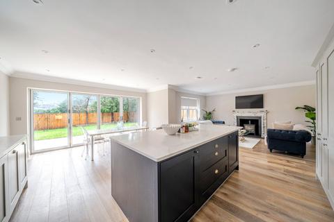 5 bedroom detached house to rent, Peliforde Place, Woking, GU22