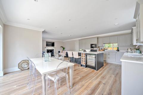 5 bedroom detached house to rent, Peliforde Place, Woking, GU22