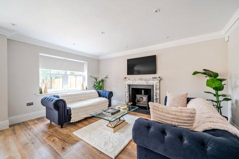 5 bedroom detached house to rent, Peliforde Place, Woking, GU22