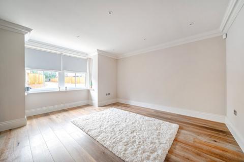 5 bedroom detached house to rent, Peliforde Place, Woking, GU22