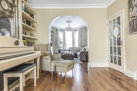 4 bedroom house to rent, Moffat Road, Thornton Heath, CR7