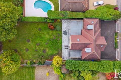 5 bedroom detached house for sale, Howards Thicket, Gerrards Cross