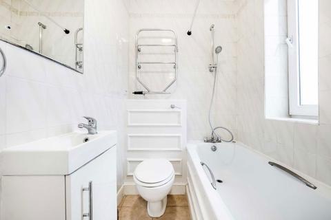 1 bedroom flat to rent, Chelsea Cloisters, London SW3