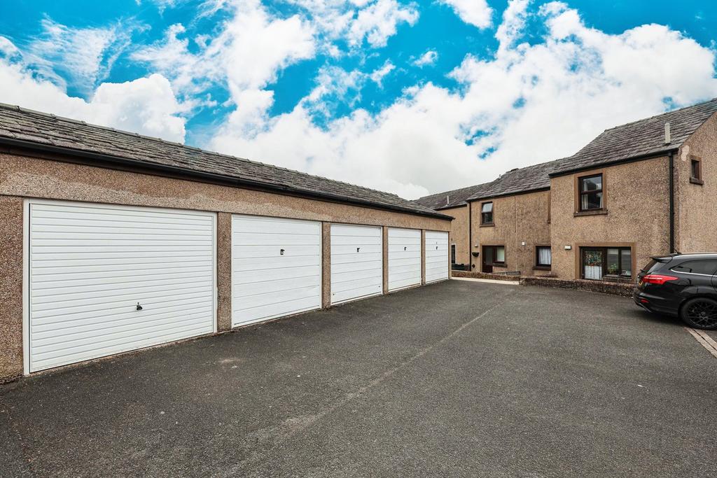 Garage & Parking