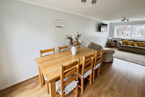 undefined, Clos-y-Grug, Porthcawl CF36