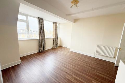 2 bedroom flat to rent, The Drive, Hove BN3