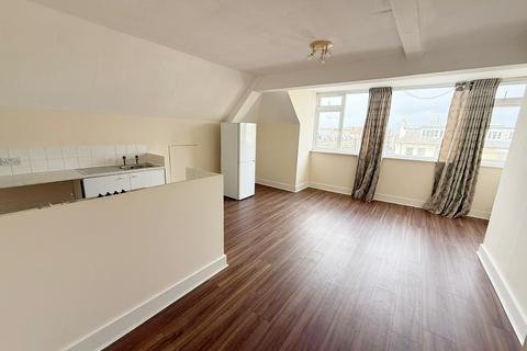 2 bedroom flat to rent, The Drive, Hove BN3