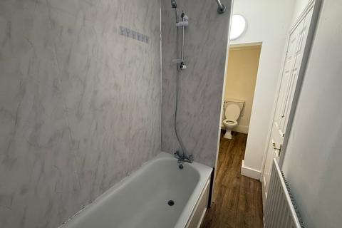 2 bedroom flat to rent, The Drive, Hove BN3