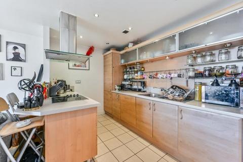 2 bedroom flat for sale, Oyster Wharf, 18 Lombard Road, London, SW11