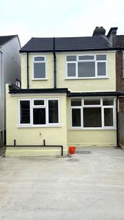 3 bedroom end of terrace house to rent, Western Avenue, Dagenham RM10
