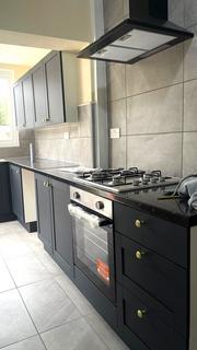 3 bedroom end of terrace house to rent, Western Avenue, Dagenham RM10